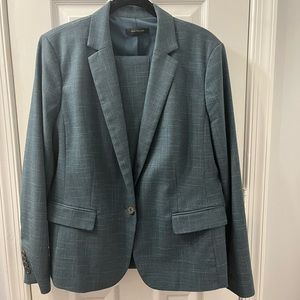 Beautiful ANN TAYLOR Suit